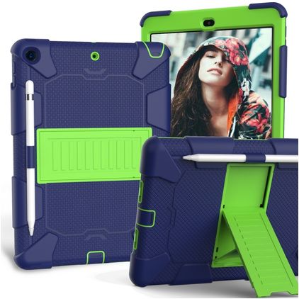 Mobigear ShieldStand Coque iPad 8 (2020) Coque arrière en Plastique rigide,Silicone + Porte-crayon + Support Amovible - Bleu / Vert