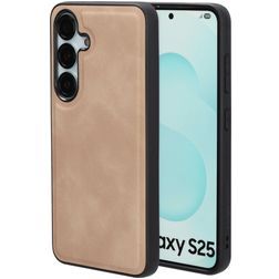 Mobiparts Classic Coque Samsung Galaxy S25 MagSafe Coque arrière en TPU,Similicuir - Moonstone Beige